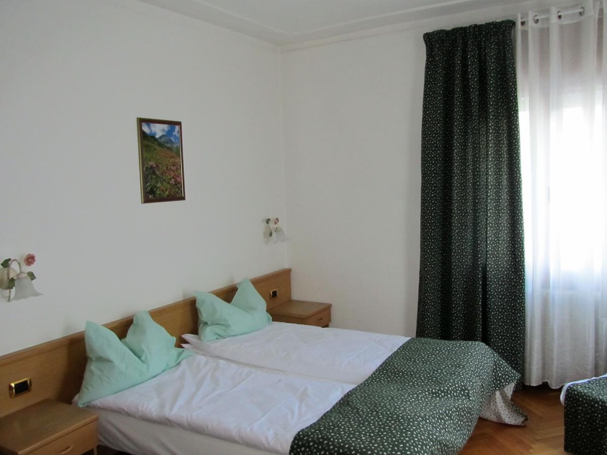 Green Base Hotel B&B Malè エクステリア 写真