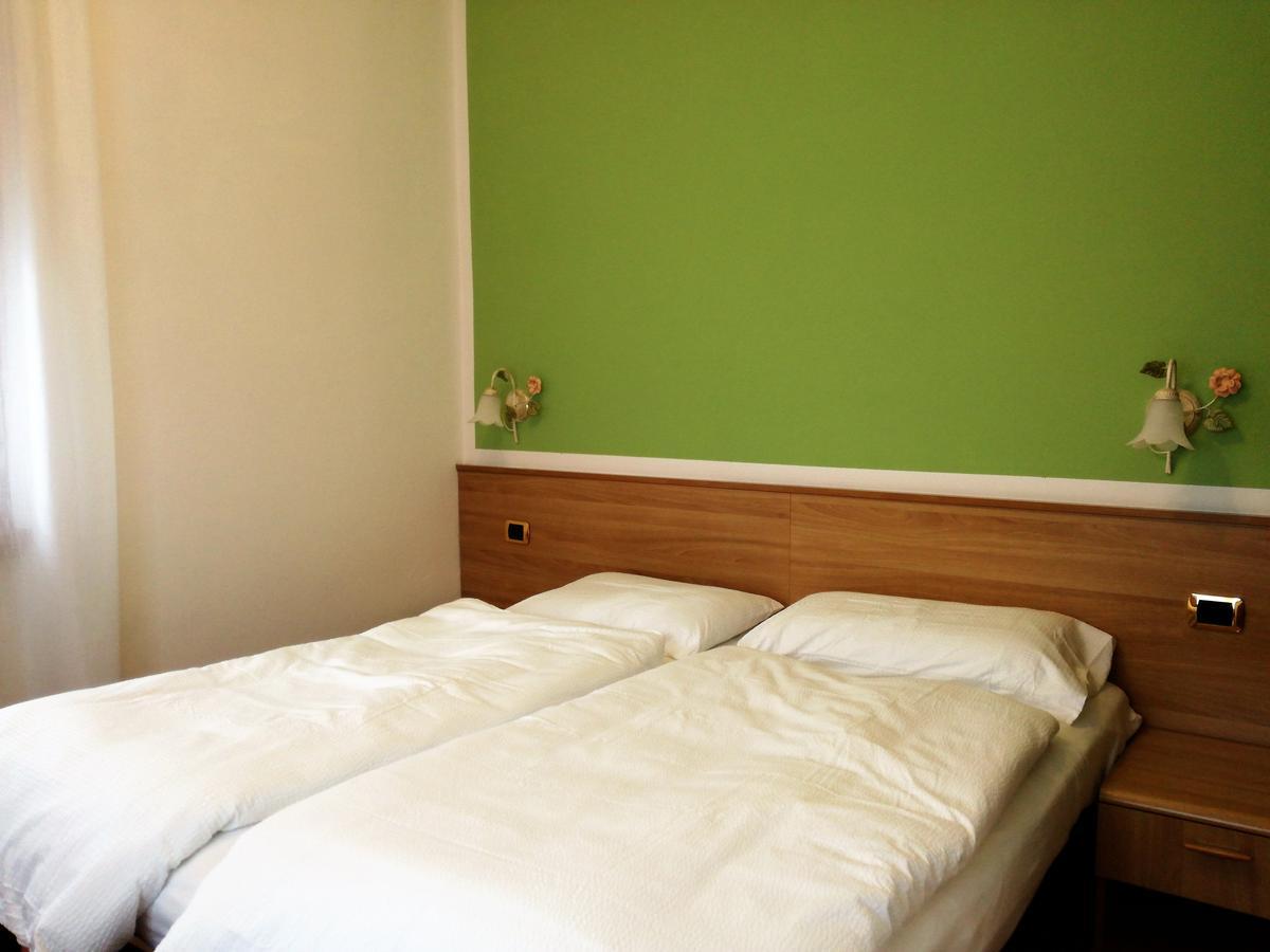 Green Base Hotel B&B Malè エクステリア 写真